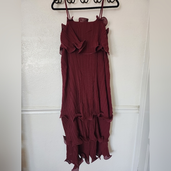 CLAUDE Ruffle Maxi Dress Small Burgundy Pleated Spaghetti Strap New with Tags - Picture 5 of 14